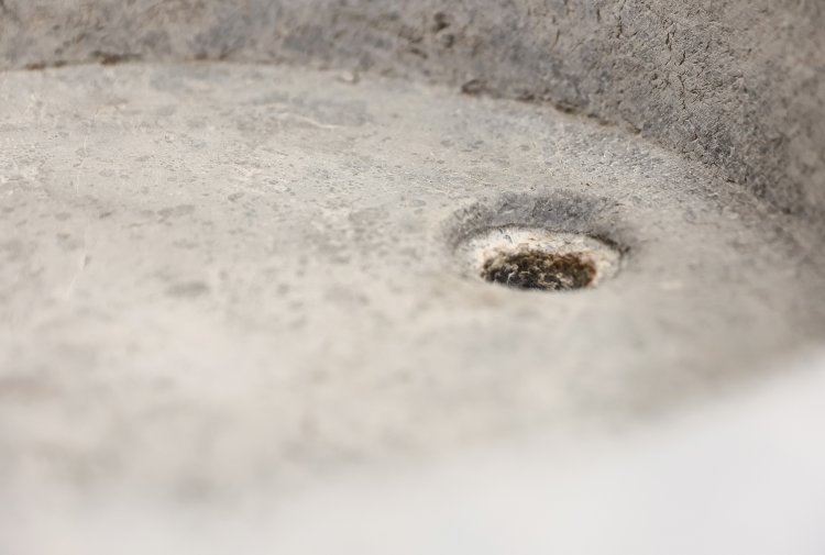 alte waschbecken von französischer burgundischer stein